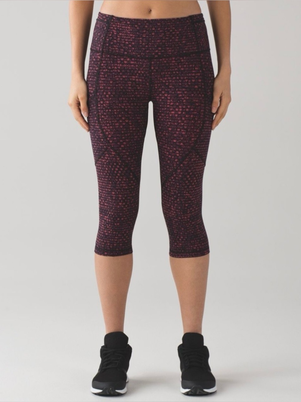 Lululemon  outrun 17” crop
Shatter weave dust coral /plum black